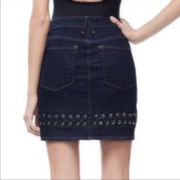 Good American The Lace Up  Denim Skirt Dark Wash 4 - Picture 2 of 10